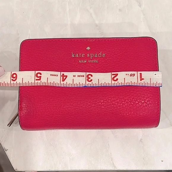🔥NWOT Kate Spade Vibrant Pink Clutch🔥